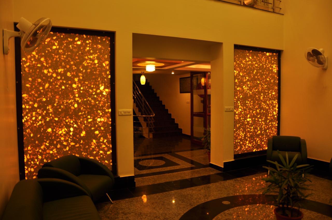 Hotel The Uday Regency Kota  Luaran gambar
